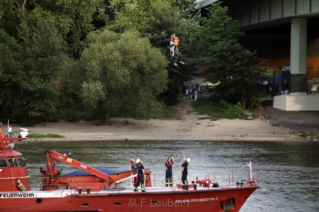 Koelner Seilbahn Gondel blieb haengen Koeln Linksrheinisch P665.JPG - Miklos Laubert